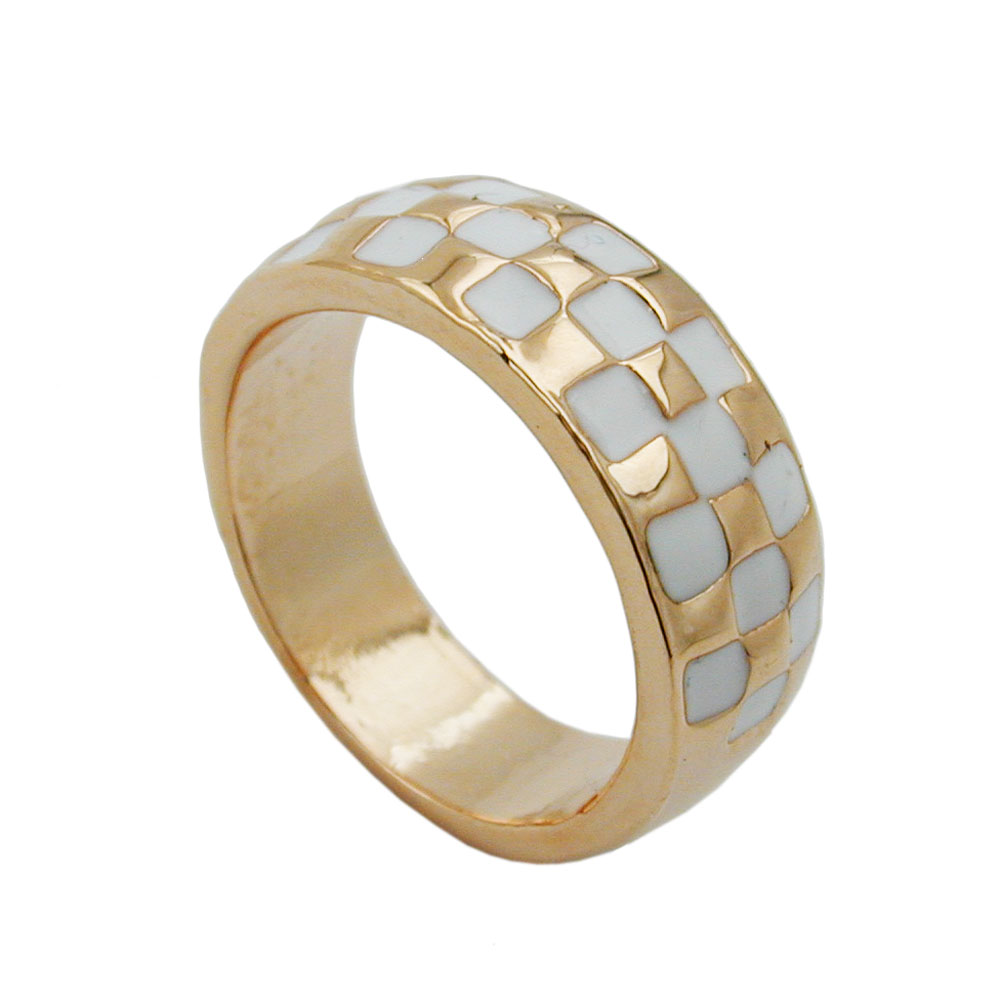 Ring 8mm Schachbrettmuster weiß emailliert vergoldet Ringgröße 50 (Ringgröße 50/16)