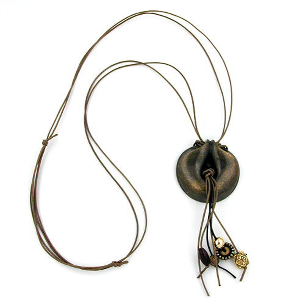 Kette 52mm Anhänger Amulett Kunststoff altmessingfarben Kordel braun 100cm (Länge 100cm, dunkelbraun)